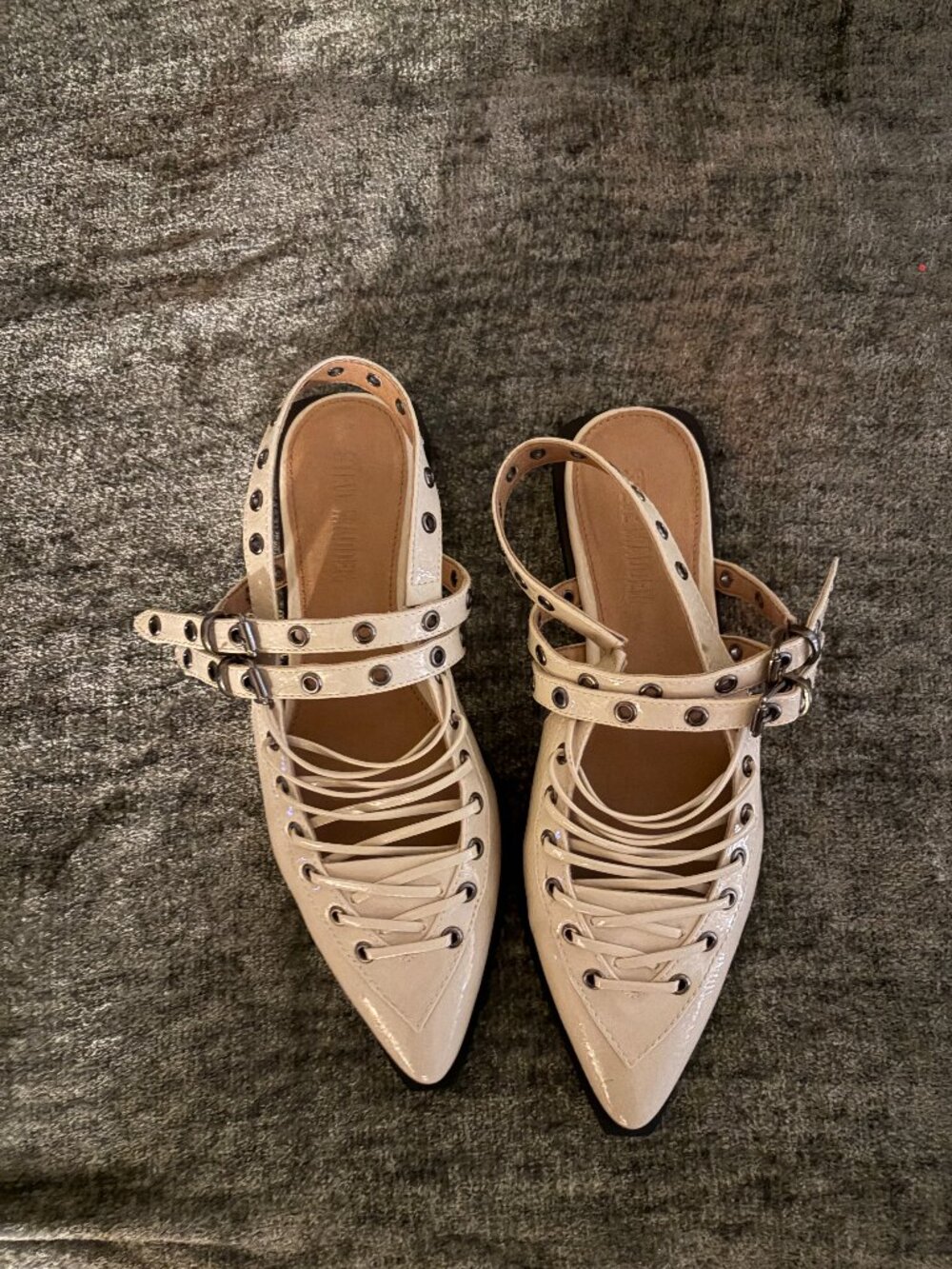 Sandals/ Flats